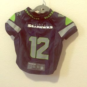 🐾 pet Seahawks jersey sized Small!
